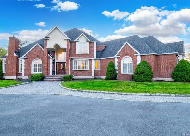 Property at 3 Bristol Dr, Middletown, NY 10941, 5 beds, 8 baths