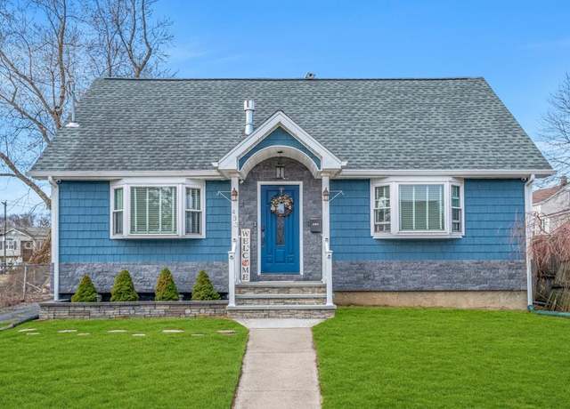 Property at 433 S 7th St, Lindenhurst, NY 11757, 3 beds, 2 baths
