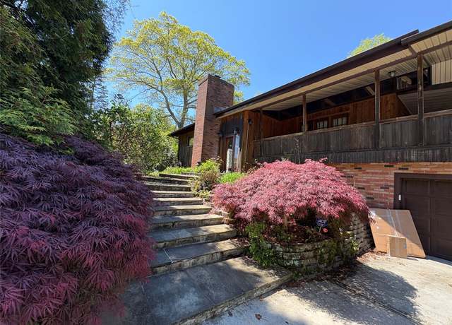 Property at 6 Annette Ln, East Moriches, NY 11940, 3 beds, 1.5 baths