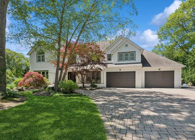 Property at 10 Colonial Dr, Smithtown, NY 11787, 6 beds, 6 baths