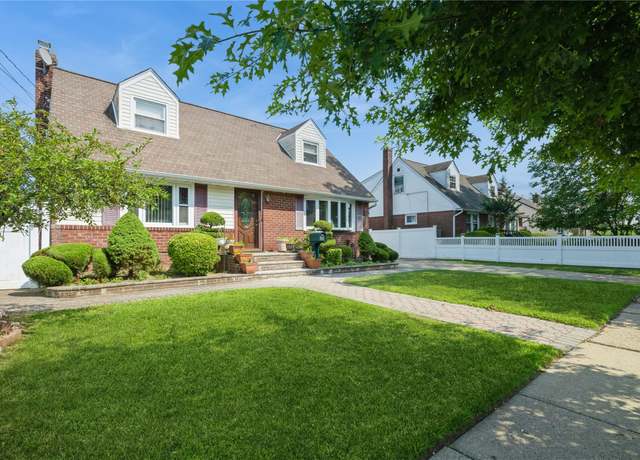 Property at 537 Duryea Ave, Uniondale, NY 11553, 4 beds, 2 baths