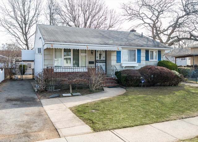 Property at 178 Pearl St, Westbury, NY 11590, 3 beds, 2 baths