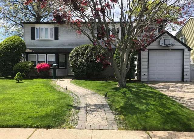 Property at 18 Hickory Ln, Levittown, NY 11756, 6 beds, 2 baths