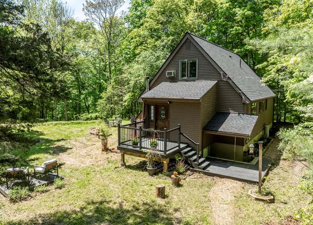 Property at 3 Hilltop Rd, Poughkeepsie, NY 12601, 3 beds, 2 baths