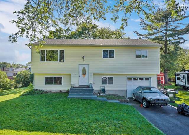 Property at 19 Decker Dr, Washingtonville, NY 10992, 4 beds, 2.5 baths