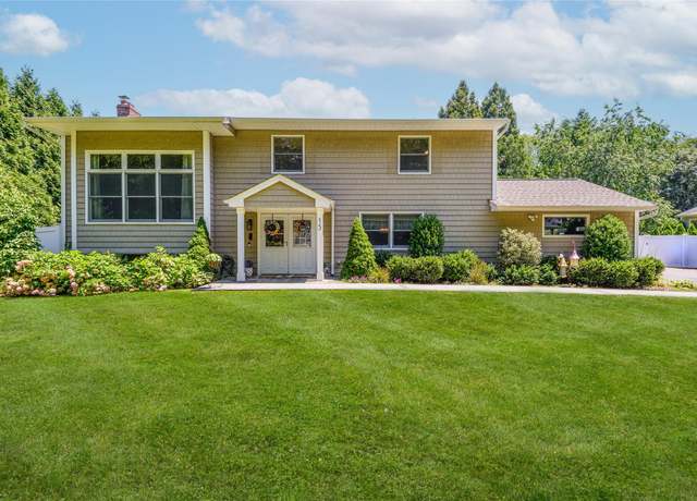 Property at 15 Polly Dr, Huntington, NY 11743, 4 beds, 3 baths
