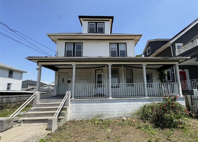 Property at 450 Beach 69th St, Arverne, NY 11692, 6 beds, 4 baths