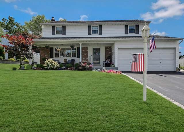 Property at 10 Beauregard Dr, Lake Grove, NY 11755, 4 beds, 2.5 baths