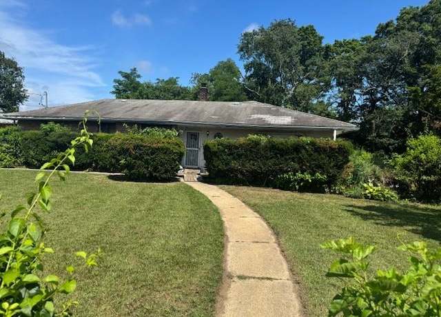 Property at 180 Baiting Place Rd, Farmingdale, NY 11735, 4 beds, 2 baths