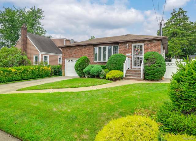 Property at 2120 Beech St, Wantagh, NY 11793, 3 beds, 1.5 baths