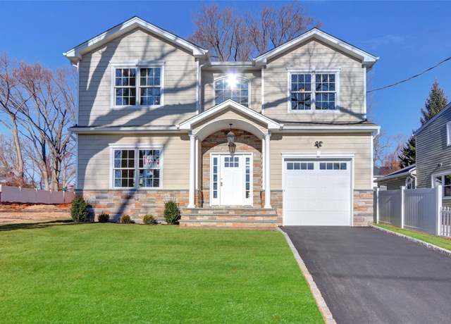 Property at 9 Hickory Rd, Bayville, NY 11709, 4 beds, 2.5 baths