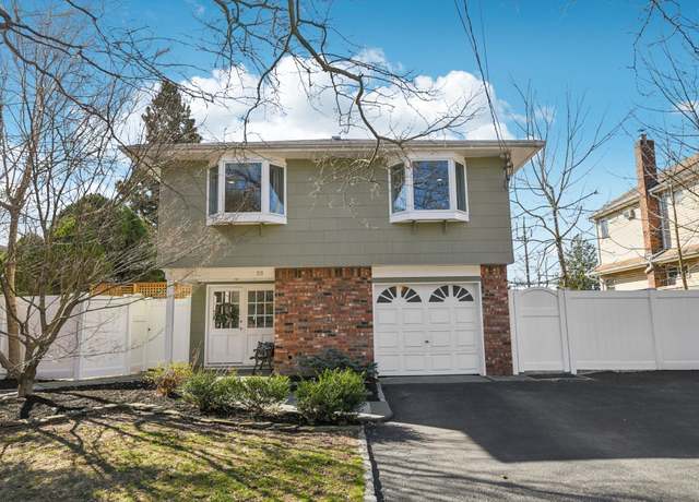 Property at 218 Bellerose Ave, East Northport, NY 11731, 4 beds, 2 baths