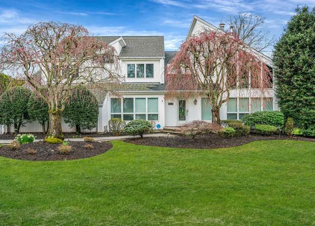 Property at 4 Maureen Dr, Mount Sinai, NY 11766, 4 beds, 3.5 baths