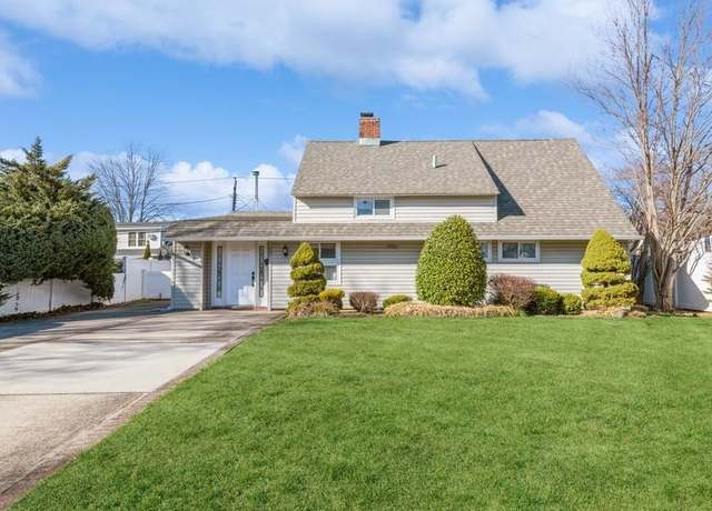 Property at 321 Acre Ln, Hicksville, NY 11801, 4 beds, 2 baths