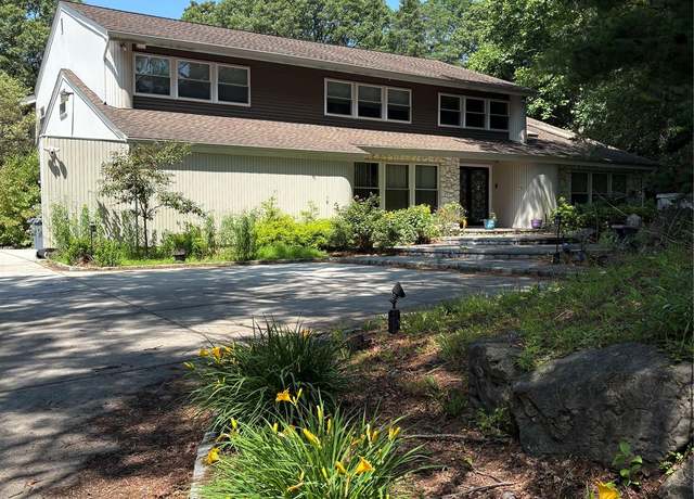 Property at 20 Greenwood Ln, Woodbury, NY 11797, 5 beds, 4.5 baths