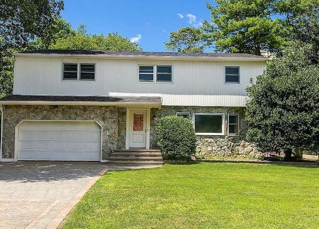 Property at 4 Terry Ct, North Babylon, NY 11703, 4 beds, 2.5 baths