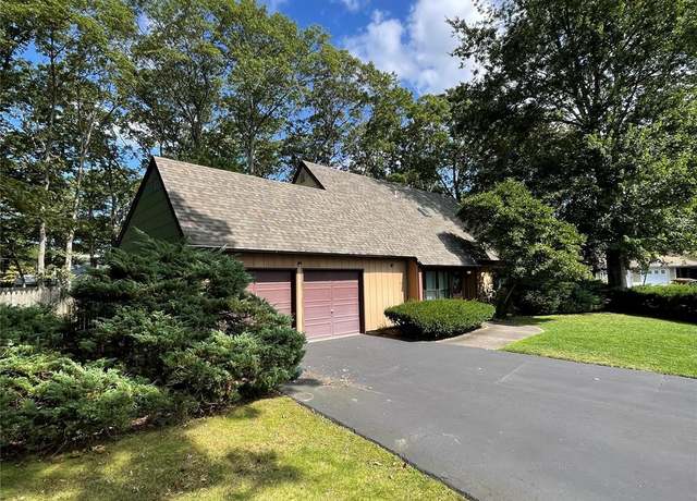 Property at 7 Birdseye Cir, Stony Brook, NY 11790, 4 beds, 2 baths