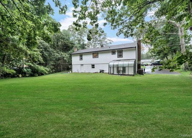 Property at 7 Weinmann Blvd, Melville, NY 11747, 3 beds, 3 baths