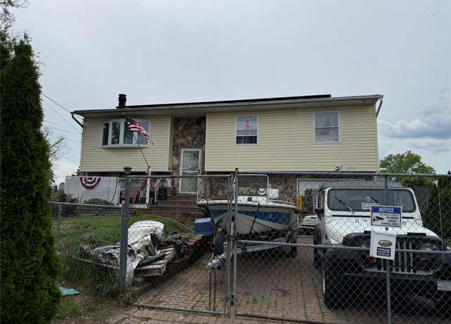Property at 328 Brentwood Pkwy, Brentwood, NY 11717, 6 beds, 2 baths