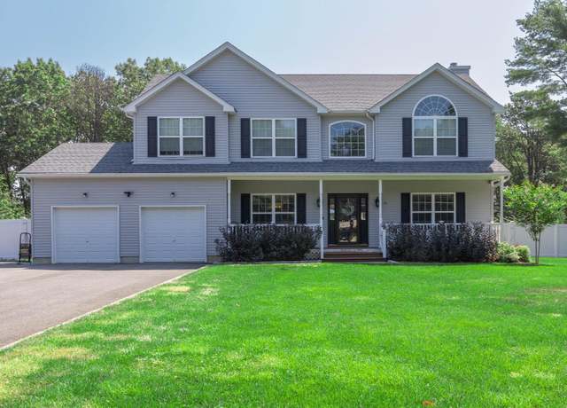 Property at 45 Old Saddle Rd, Ridge, NY 11961, 4 beds, 3 baths