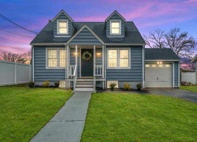 Property at 12 Parkview St N, Newburgh, NY 12550, 3 beds, 1.5 baths