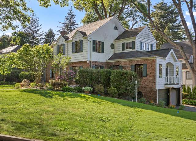 Property at 119 Knickerbocker Rd, Manhasset, NY 11030, 4 beds, 3 baths