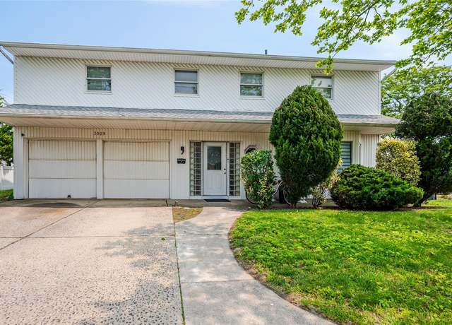 Property at 3929 Greentree Dr, Oceanside, NY 11572, 4 beds, 2.5 baths