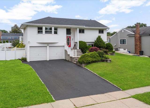 Property at 25 Amapola Ln, Kings Park, NY 11754, 4 beds, 1.5 baths