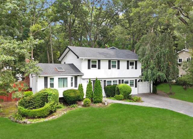 Property at 1 Barrington Dr, Wheatley Heights, NY 11798, 5 beds, 2.5 baths
