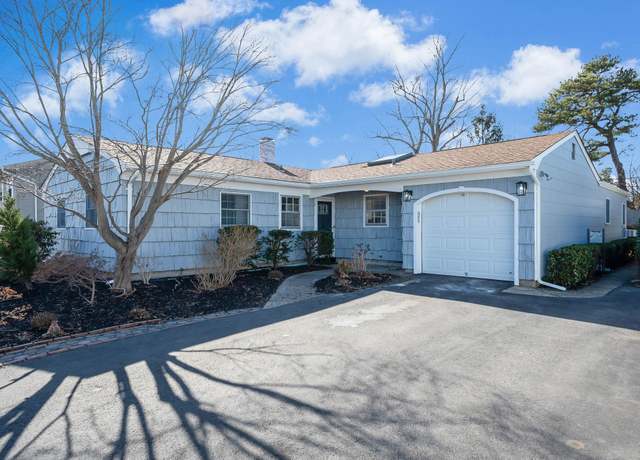 Property at 212 Blue Point Rd W, Holtsville, NY 11742, 4 beds, 2 baths