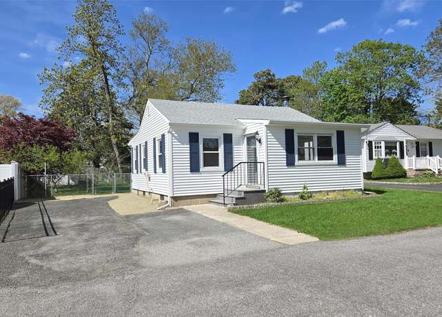 Property at 107 Cedar St, Centereach, NY 11720, 2 beds, 1 bath