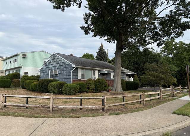 Property at 30 Bloomingdale Rd, Hicksville, NY 11801, 3 beds, 1 bath