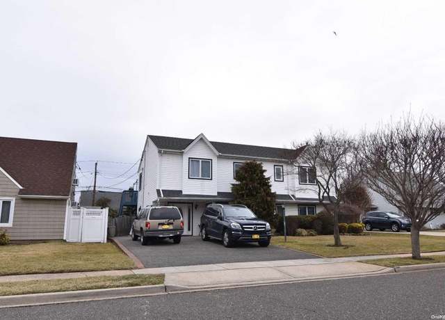 Property at 86 Weaving Ln, Wantagh, NY 11793, 4 beds, 2 baths