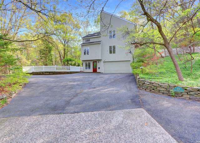 Property at 104 E Gate Rd, Port Jefferson, NY 11777, 4 beds, 3.5 baths