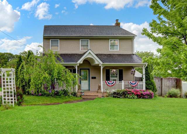 Property at 24 Haynes Ave, West Islip, NY 11795, 4 beds, 2 baths