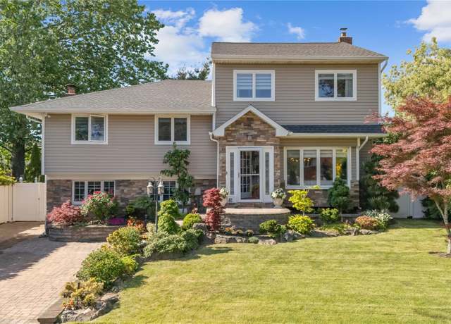 Property at 3 Deb St, Plainview, NY 11803, 4 beds, 2.5 baths