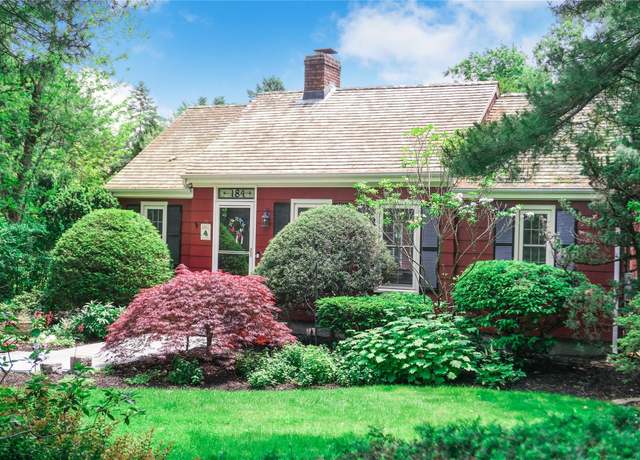 Property at 184 S Country Rd, Bellport Village, NY 11713, 2 beds, 2 baths