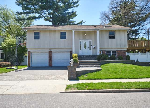 Property at 1 Neubrech Ct, Jericho, NY 11753, 4 beds, 2.5 baths