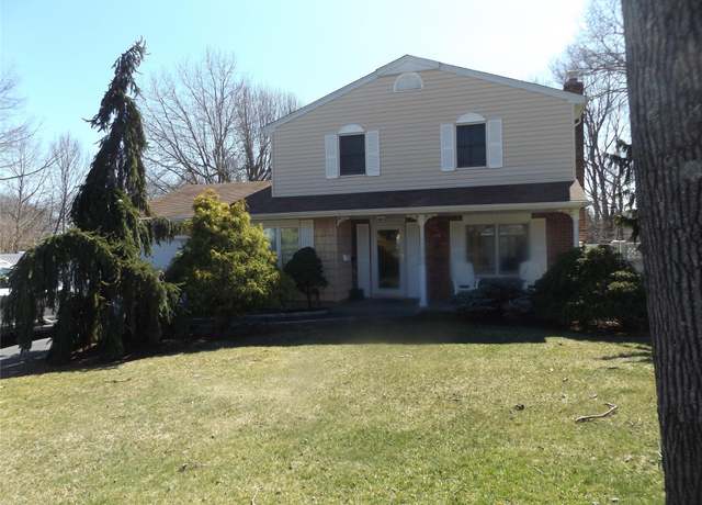 Property at 14 Russett Ct, Kings Park, NY 11754, 4 beds, 1.5 baths