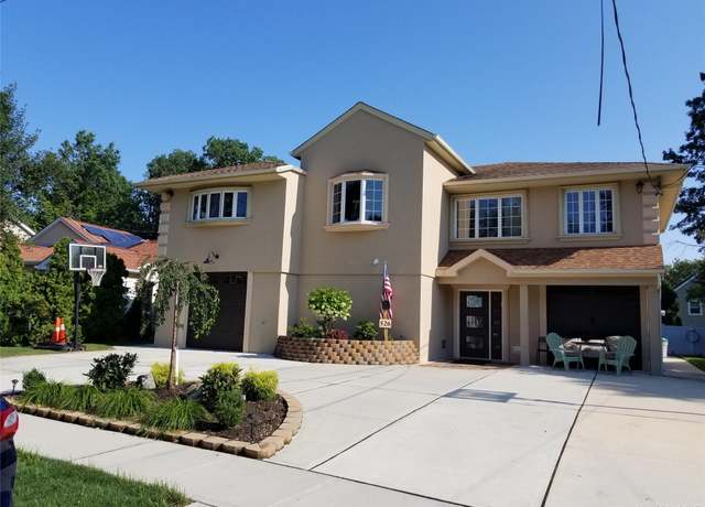 Property at 526 Hazel Dr, Woodmere, NY 11598, 4 beds, 2.5 baths