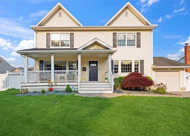 Property at 47 Syosset Cir, Syosset, NY 11791, 4 beds, 3.5 baths