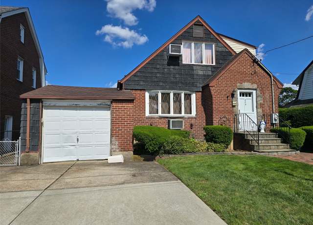 Property at 306 Covert Ave, New Hyde Park, NY 11040, 5 beds, 2 baths