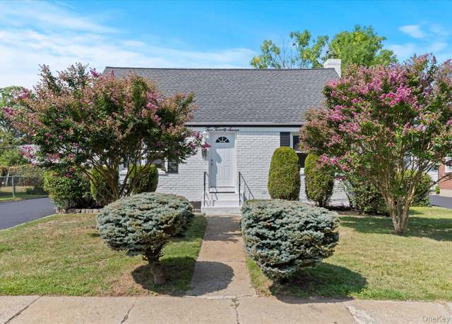 Property at 227 Warren St, Uniondale, NY 11553, 4 beds, 3 baths