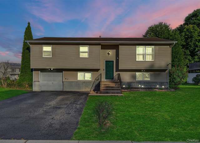 Property at 3 Ted Miller Dr, Maybrook, NY 12543, 3 beds, 1.5 baths