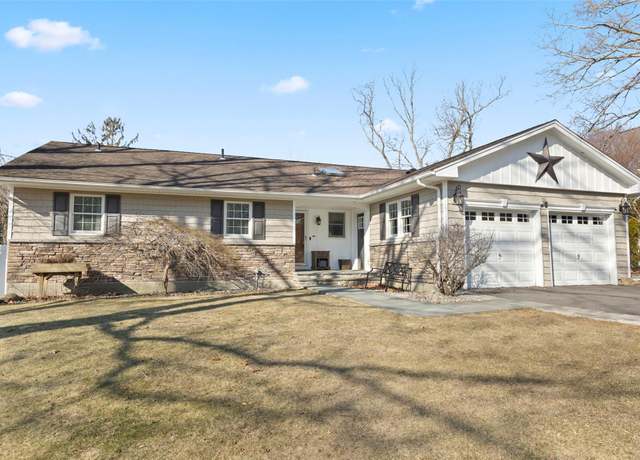 Property at 10 Robinhood Ln, East Setauket, NY 11733, 4 beds, 2.5 baths