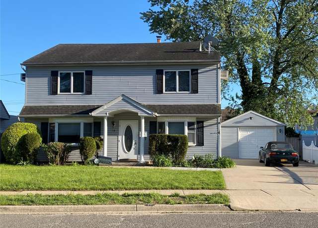 Property at 74 Old Farm Rd, Levittown, NY 11756, 6 beds, 2 baths