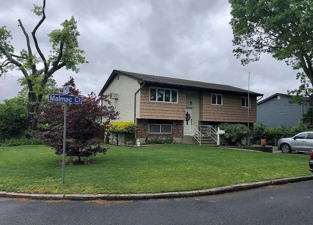 Property at 3 Malmac Ct, West Islip, NY 11795, 3 beds, 2 baths