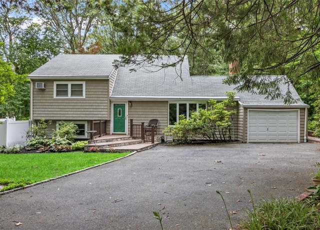 Property at 27 Craig Dr, South Huntington, NY 11746, 3 beds, 2.5 baths