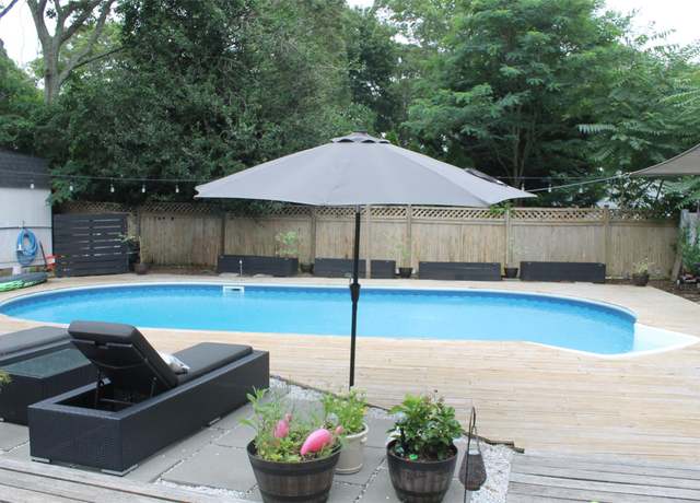 Property at 21 Holzman Dr, Hampton Bays, NY 11946, 3 beds, 1 bath