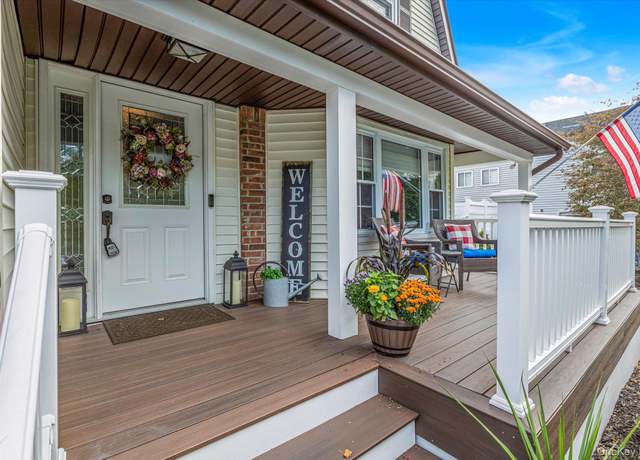 Property at 47 Ravenwood Dr, Kings Park, NY 11754, 4 beds, 2.5 baths